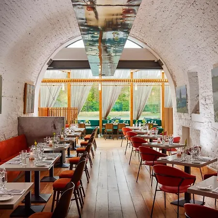 Ice House Hotell 4*